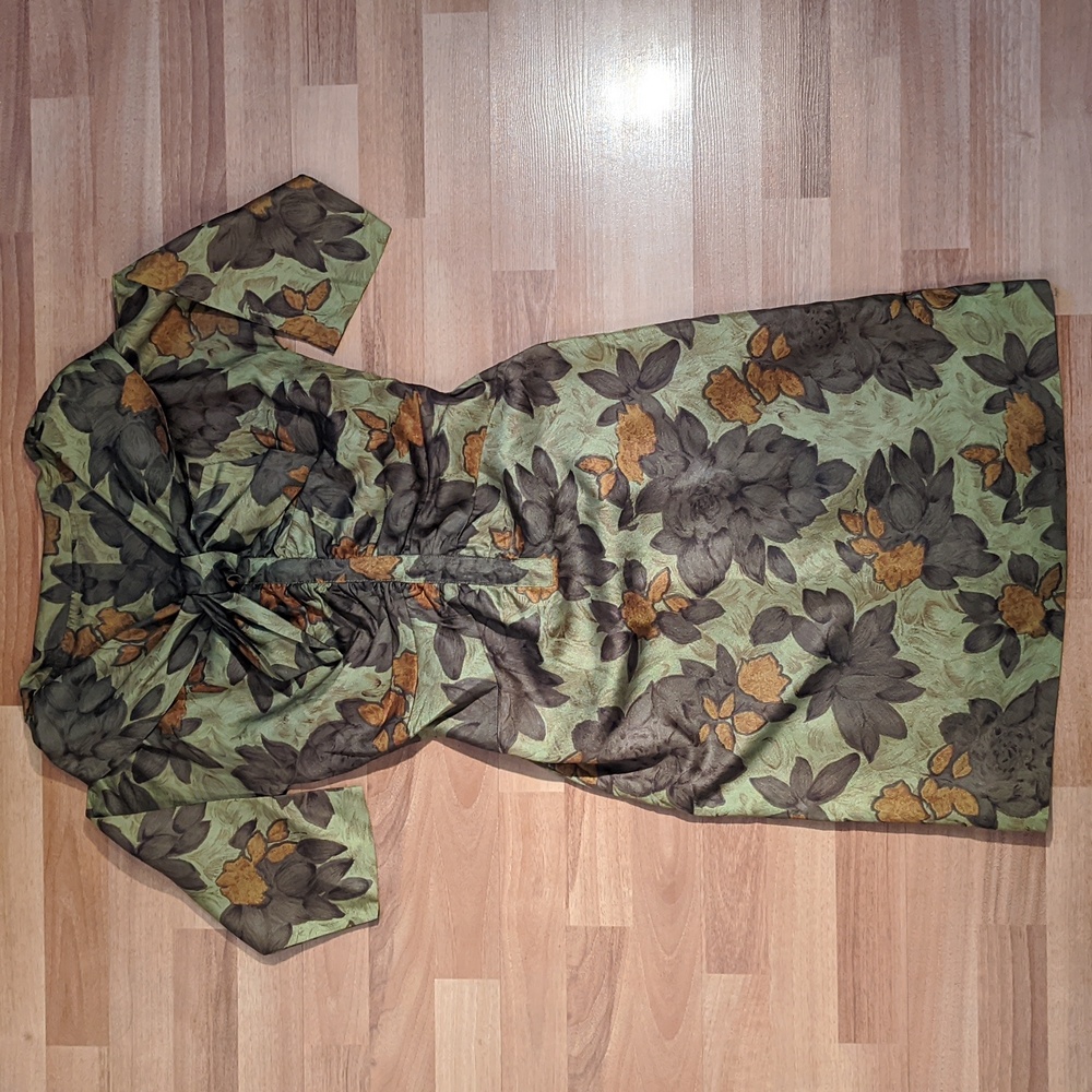 Vintage 1960's green floral patterned wiggle dress